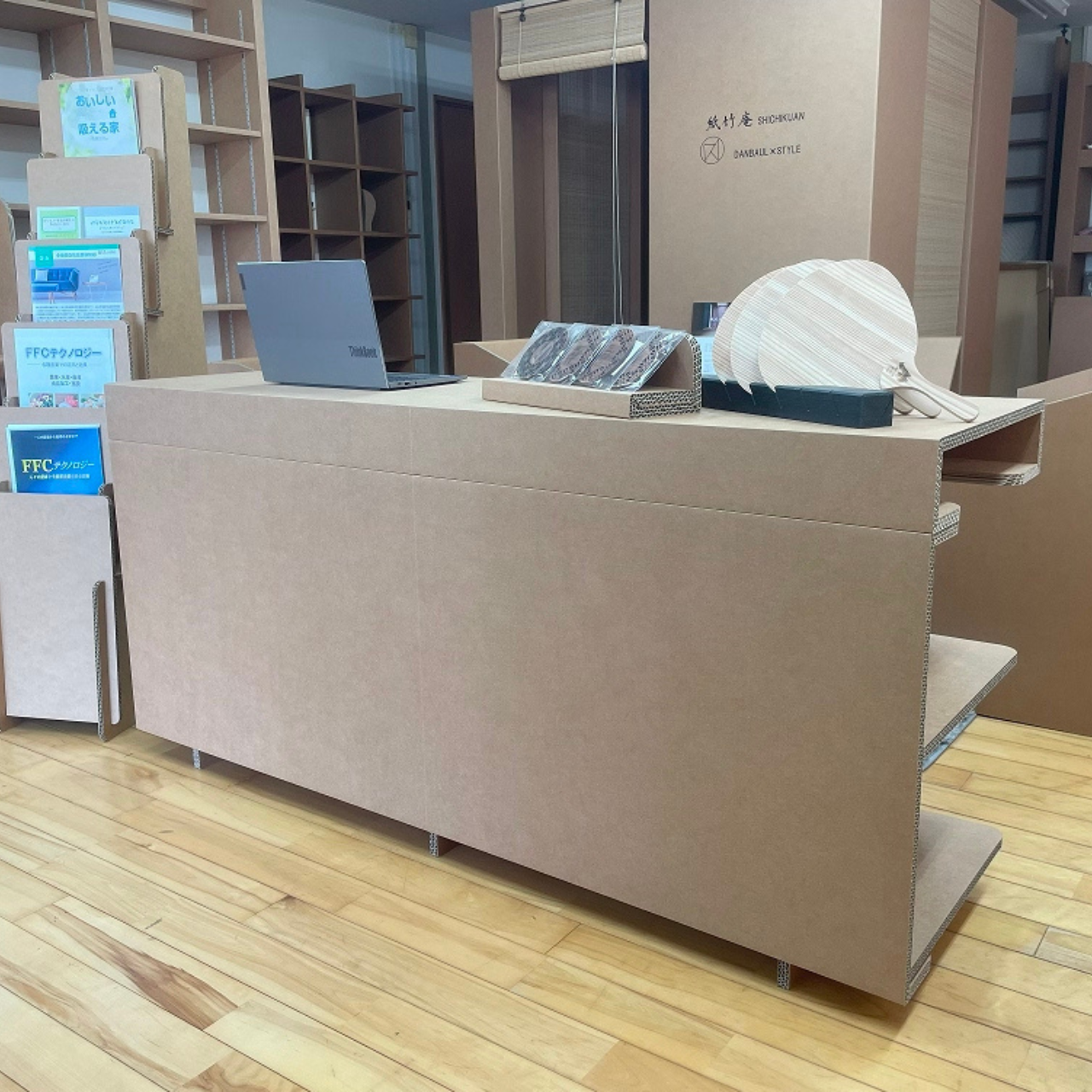 【送料無料】強化ダンボール　ダンボール家具　展示会ブースカウンター